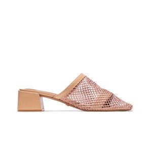 L’intervalle Clover Almond Mesh Sandals